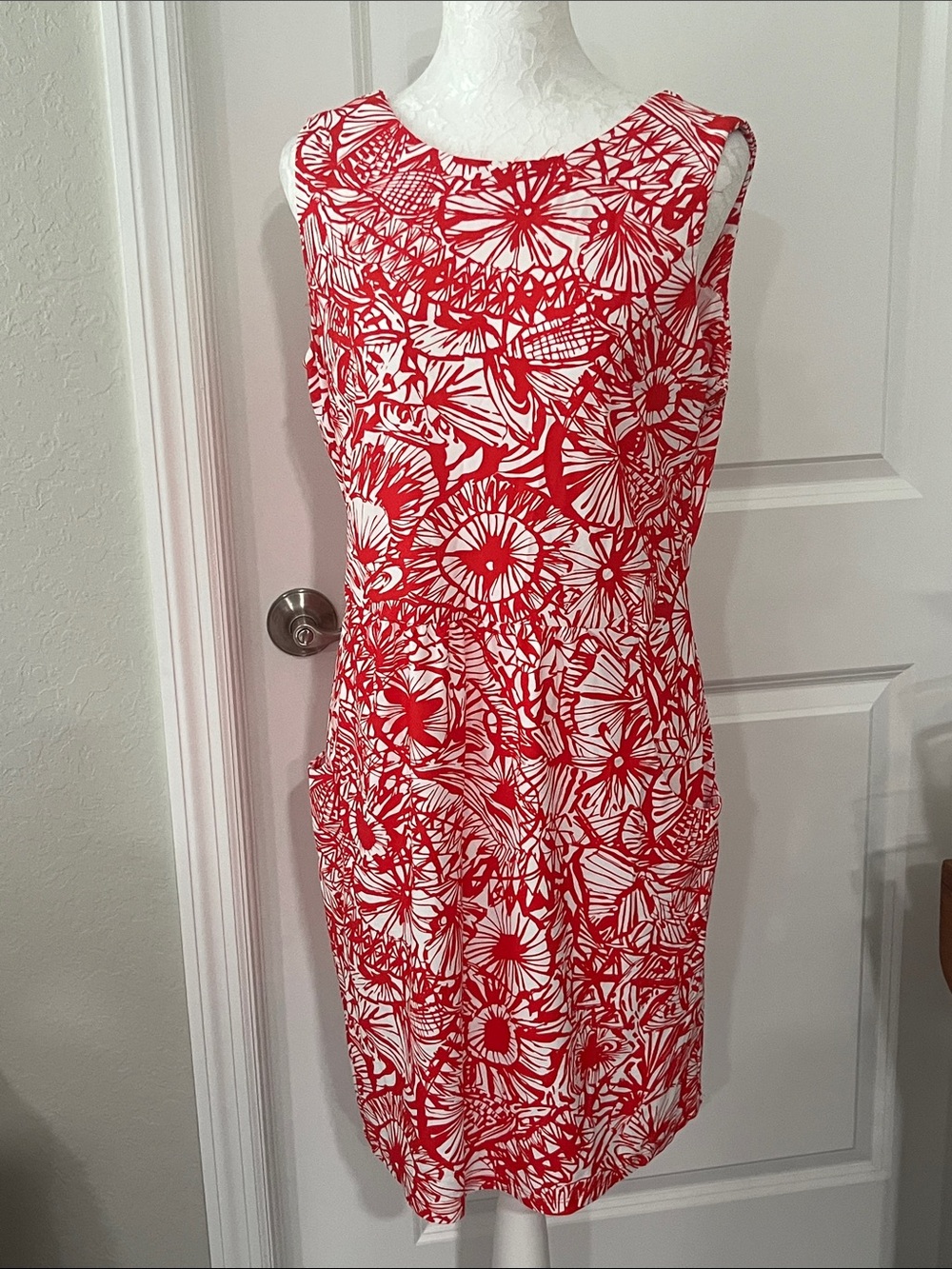 Jude Connally Bodycon Fit Red and White Floral Drop Waist Shift Dress NWOT L